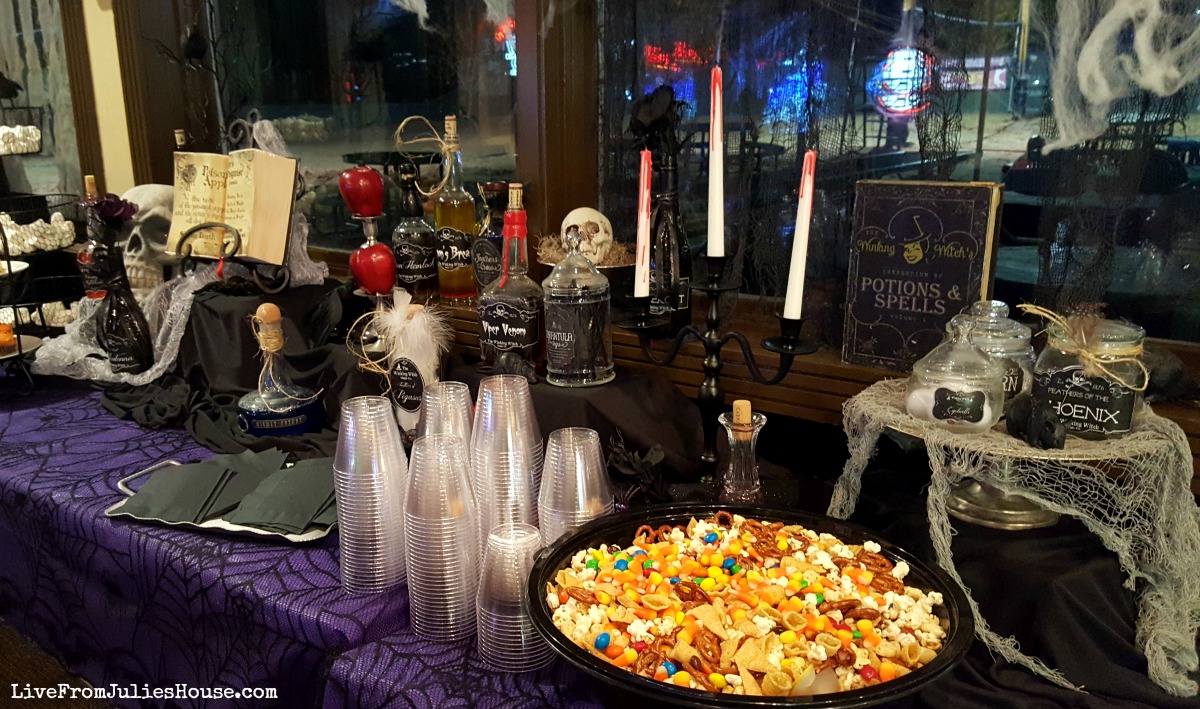 Halloween Decor on the Cheap: It’s Party Time!